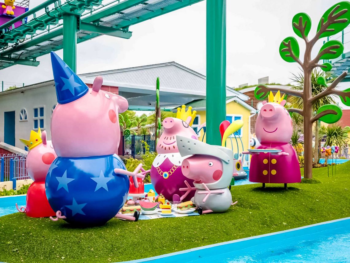 Peppa Pig Sculptures Giant Sculptures for Theme Park